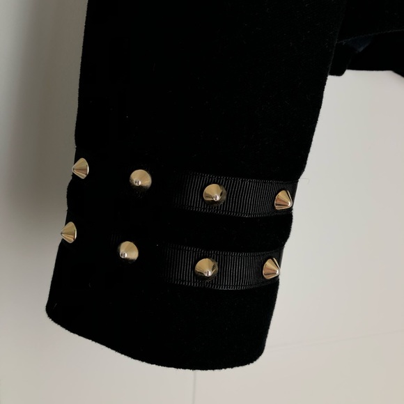 Black Jacket - Picture 5 of 7